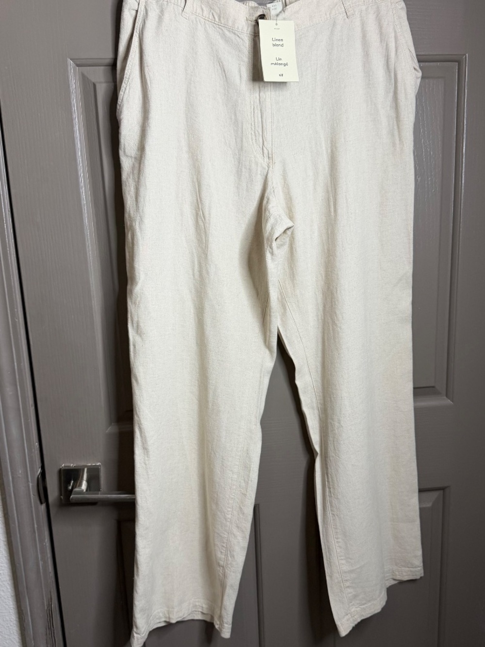Brand new with tags H&M linen pants in women’s size Large. Never worn.